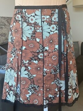 Forever 21 Knee length Floral Skirt with Lace Trim